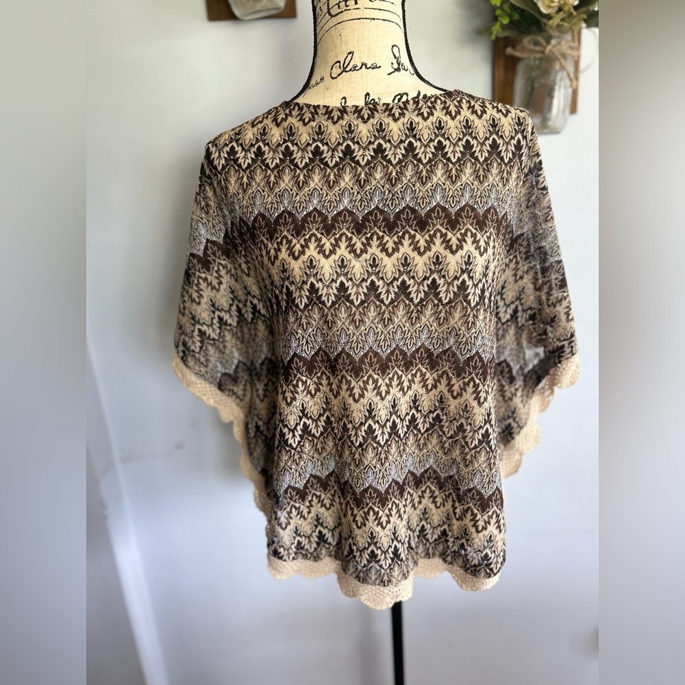 Rancho Estancia western‎ wear poncho romantic lace hem metallic gold thread